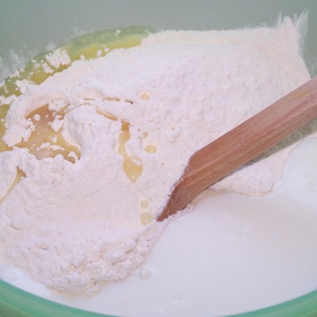 Krok 3 - Z jabłkiem i kiwi, czyli na kefirze drożdżowe rogaliki foto