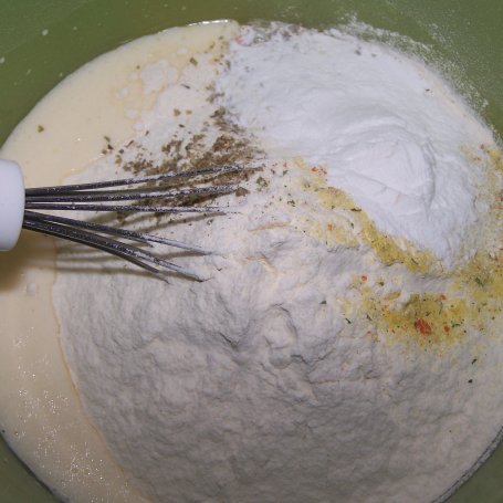 Krok 2 - Z kabanosem i mozzarellą, czyli bardzo smaczne muffinki  foto