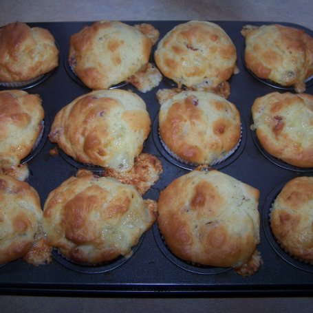 Krok 5 - Z kabanosem i mozzarellą, czyli bardzo smaczne muffinki  foto