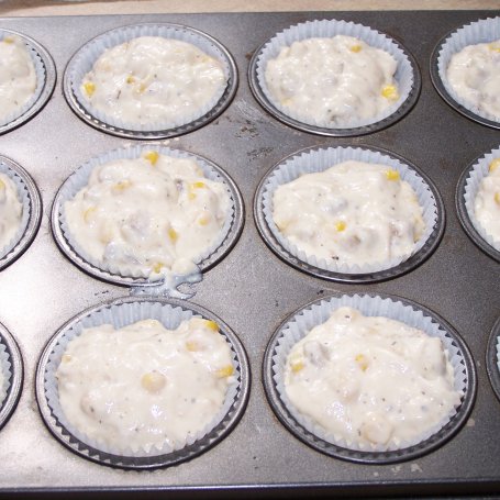 Krok 4 - Z kukurydzą i schabem duszonym, czyli muffinki na wytrawnie foto