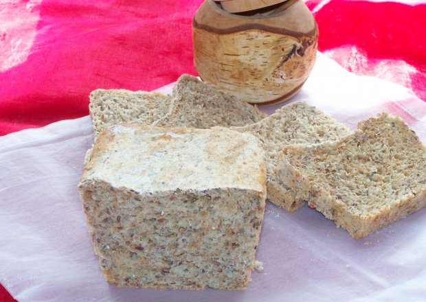 Fotografia przedstawiająca Z mąki krupczatki z otrębami, czyli smaczny chlebek z ziarnami