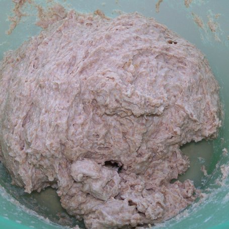 Krok 3 - Z mąki pełnoziarnistej, czyli z ziarnami bułeczki na kolację :) foto