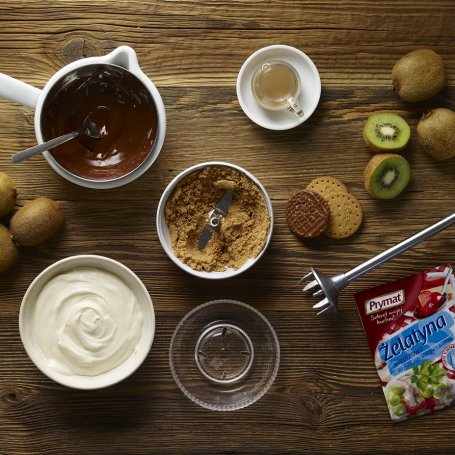 Krok 3 - Z owocami: Szybka tarta czekoladowa z kiwi foto