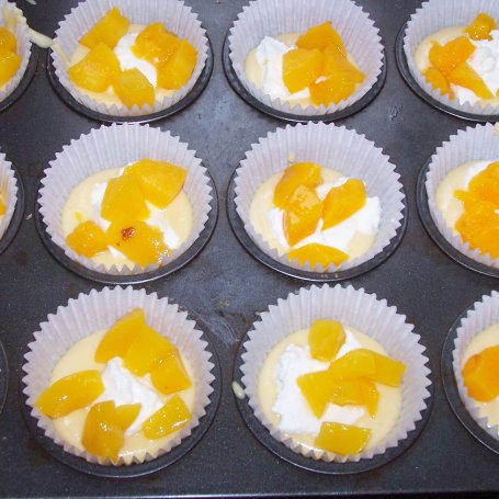 Krok 4 - Z serem i owocami, czyli pulchne muffinki foto