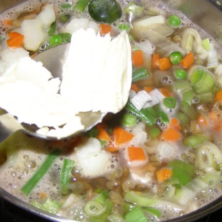 Krok 4 - z soczewicą zieloną zupa jarzynowo pieczarkowa na maśle... foto