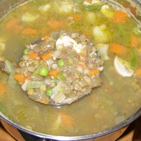 Krok 5 - z soczewicą zieloną zupa jarzynowo pieczarkowa na maśle... foto