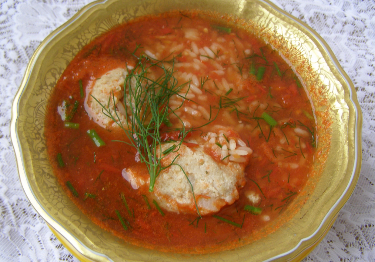 z suszonym koprem ze świeżych pomidorów klopsikowa zupa... foto