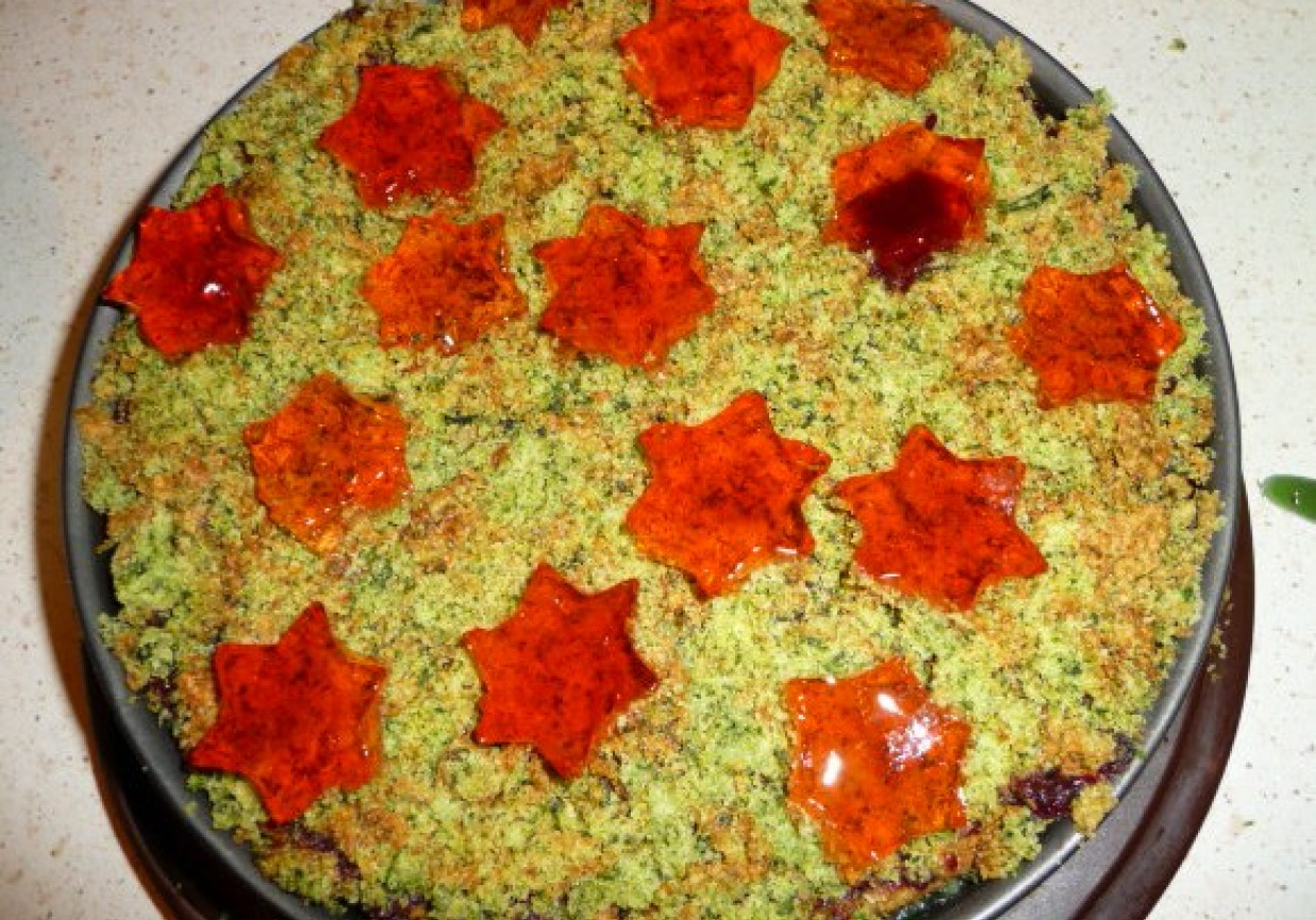 Z tęsknoty za wiosną :) czyli: zielone ciasto z zielonym ptasim mleczkiem i gwiazdkami (zamiast kwiatów). foto