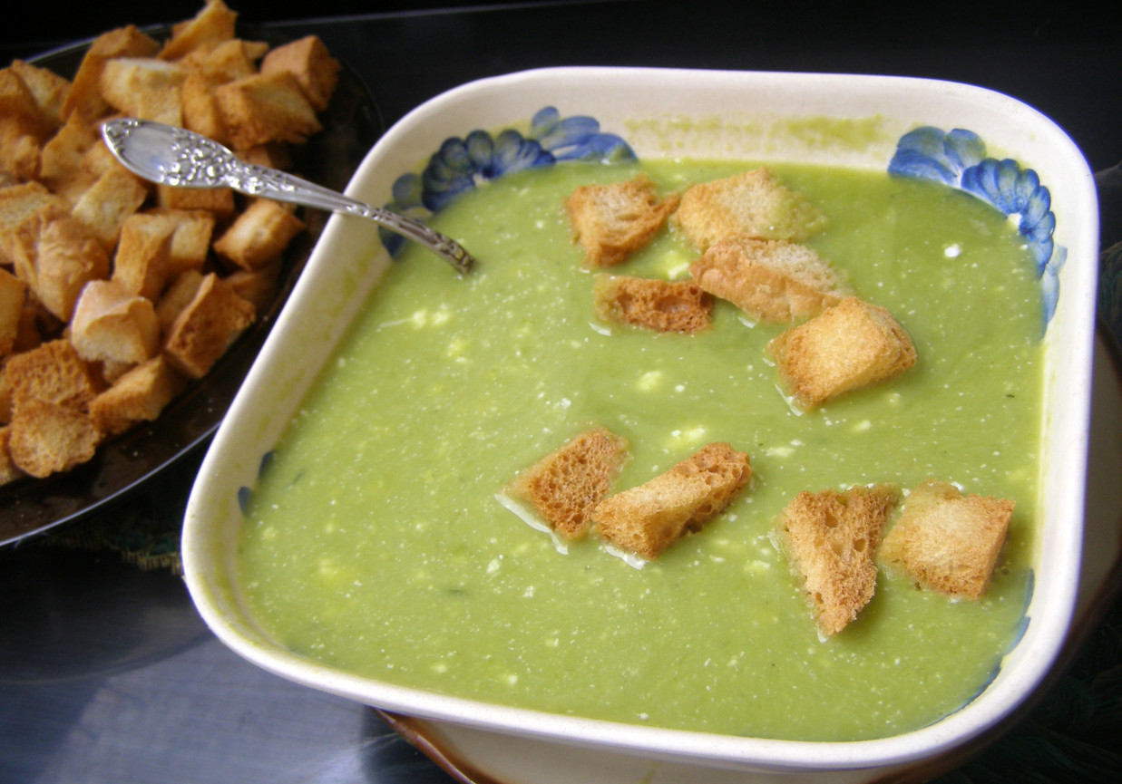 z zielonego groszku zupa na maśle... foto