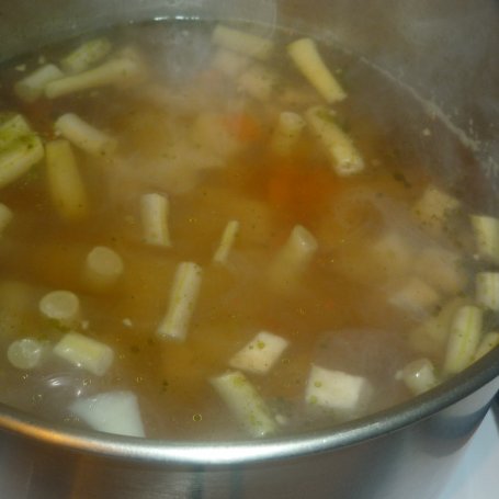 Krok 2 - Zabielana zupa z fasolką szparagową foto