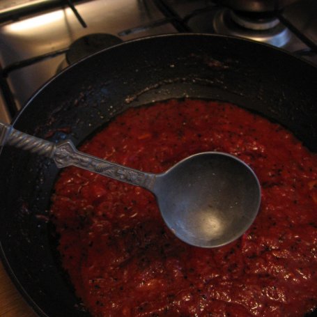 Krok 3 - Zachwycajacy sos pomidorowo - cynamonowy foto
