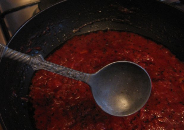 Fotografia przedstawiająca Zachwycajacy sos pomidorowo - cynamonowy