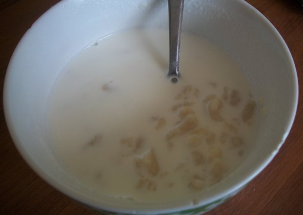Fotografia przedstawiająca Zacierka na mleku z ziemniakami
