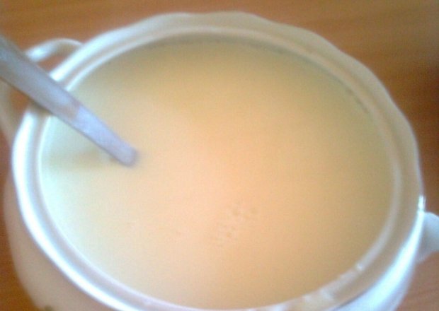 Fotografia przedstawiająca zacierka na mleku