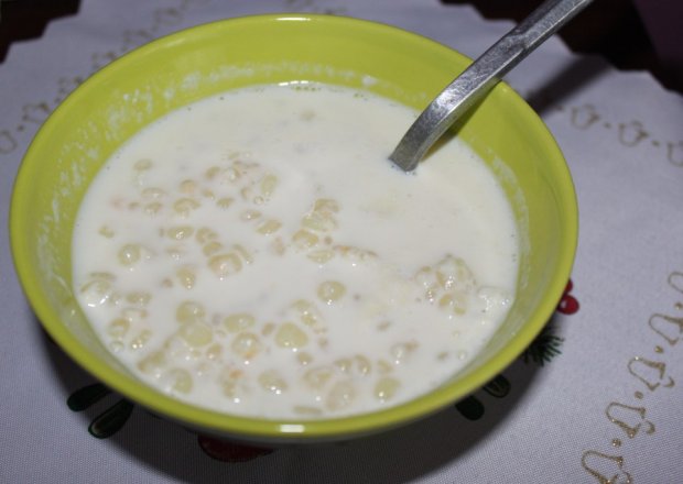 Fotografia przedstawiająca zacierki na mleku