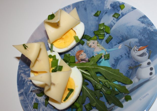 Fotografia przedstawiająca Żaglówki z jajka i sera