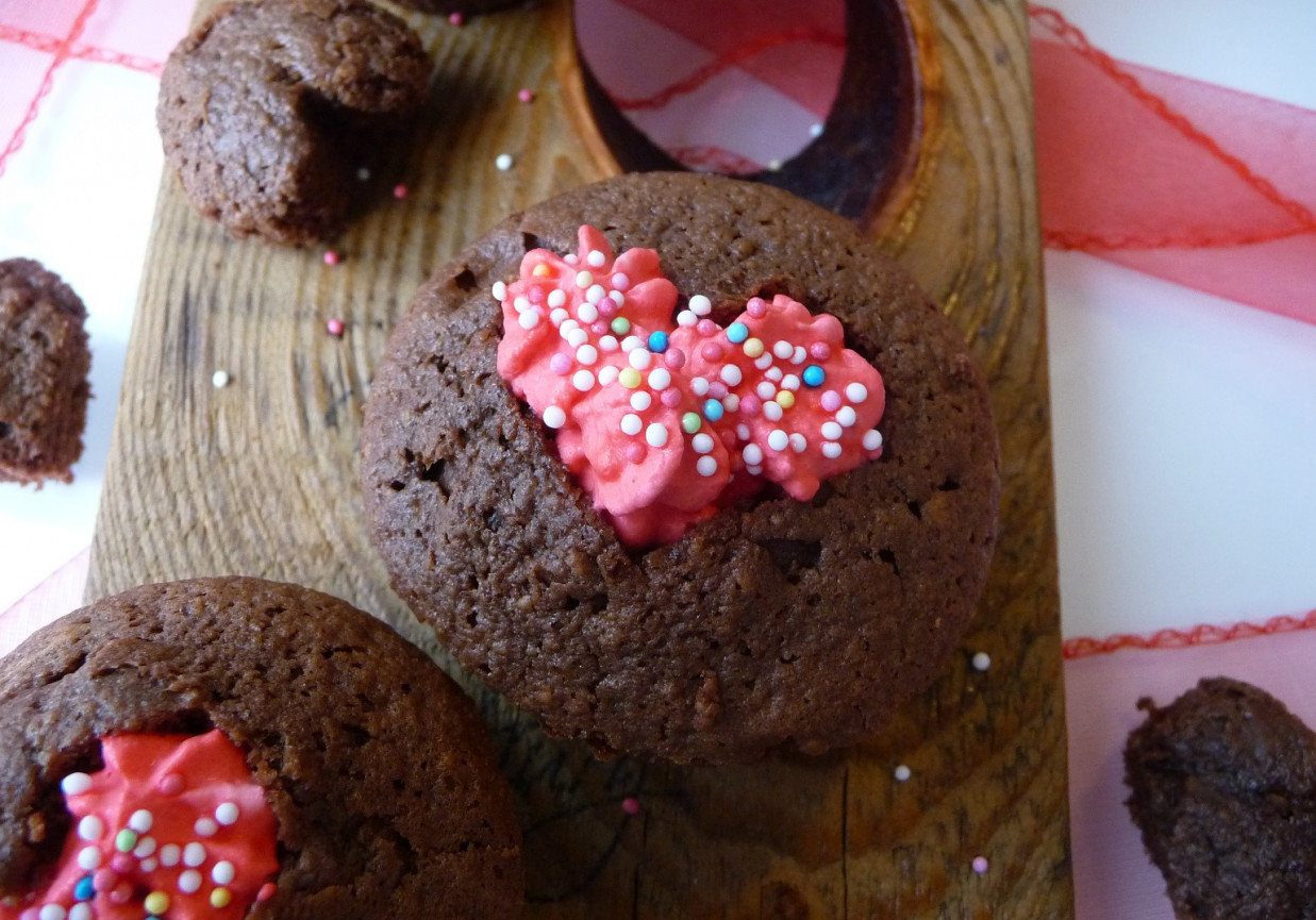 Zakochane muffinki podwójnie czekoladowe foto