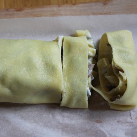Krok 10 - Zakręcona zapiekanka makaronowa z pieczarkami i serem foto