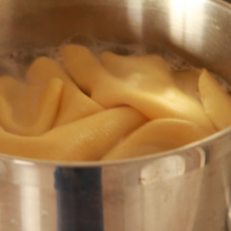 Krok 6 - Zakręcona zapiekanka makaronowa z pieczarkami i serem foto