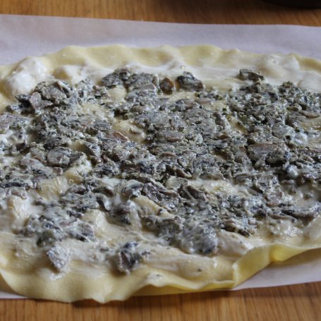 Krok 8 - Zakręcona zapiekanka makaronowa z pieczarkami i serem foto