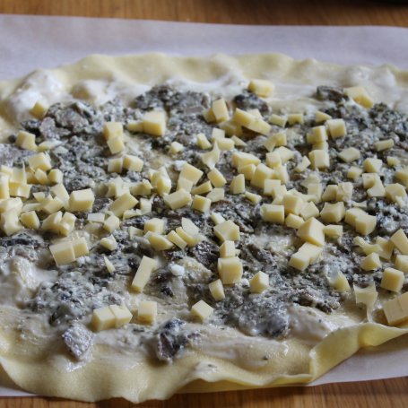 Krok 9 - Zakręcona zapiekanka makaronowa z pieczarkami i serem foto