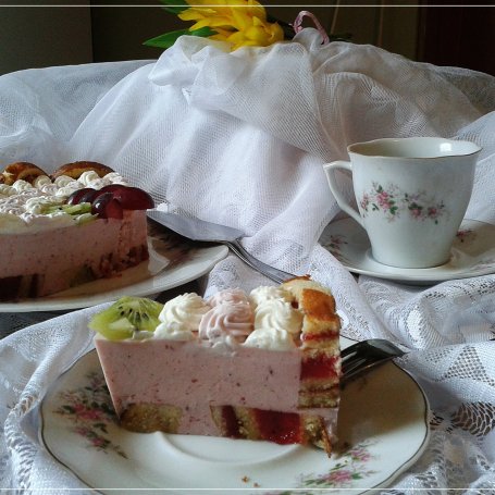 Krok 5 - Zakręcony tort z truskawkową panna cottą foto
