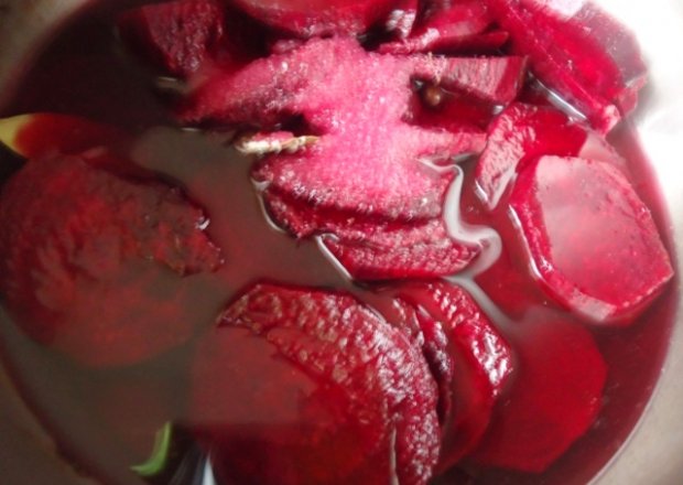 Fotografia przedstawiająca Zakwas buraczany do barszczu czerwonego
