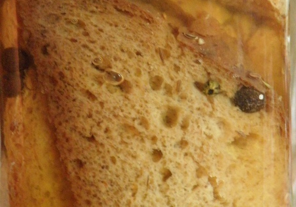 Zakwas klarowny na chlebie żytnim foto
