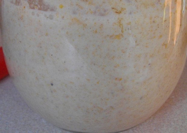 Fotografia przedstawiająca zakwas na żur czy domowy chleb