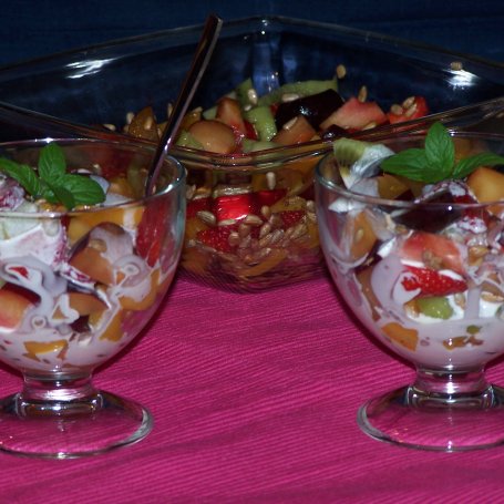 Krok 5 - Zamiast kolacji, czyli owocowa sałatka ze słonecznikiem :) foto