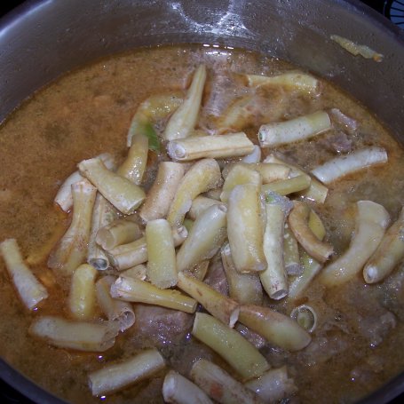 Krok 2 - Zamiast ziemniaków, czyli knedliki z mięsno-fasolkowym sosem :) foto