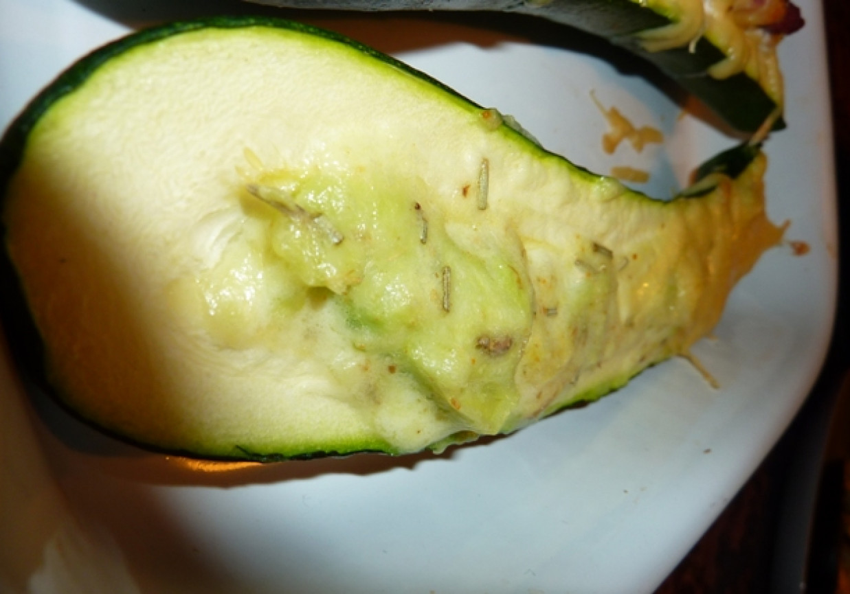 Zapiekana cukinia z avocado foto