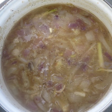 Krok 5 - zapiekana zupa cebulowo-czosnkowa  foto