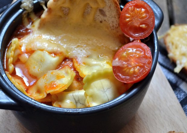 Fotografia przedstawiająca Zapiekana zupa pomidorowa