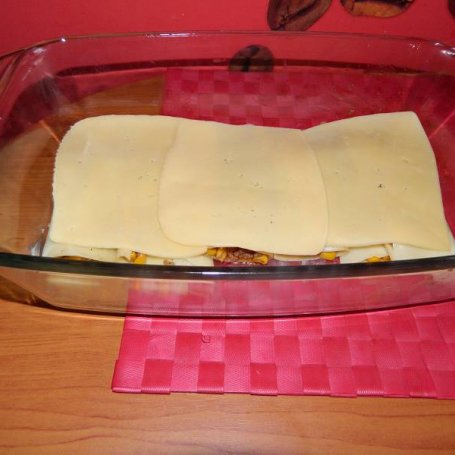 Krok 2 - Zapiekane cannelloni nadziane mięsem mielonym i kukurydzą w sosie pomidorowym. foto