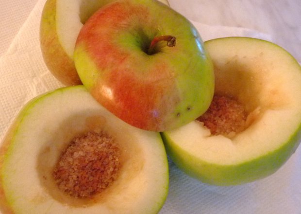 Fotografia przedstawiająca Zapiekane jabłka z kardamonem
