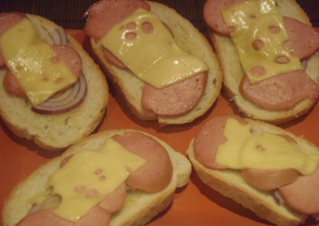 Fotografia przedstawiająca Zapiekane kanapeczki z serem
