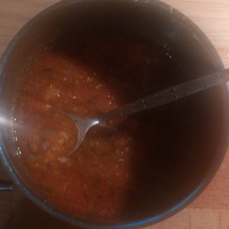 Krok 3 - zapiekane małże z sosem pomidorowym i fetą foto