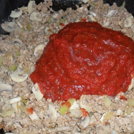 Krok 4 - Zapiekane mięso z pomidorami i pieczarkami foto