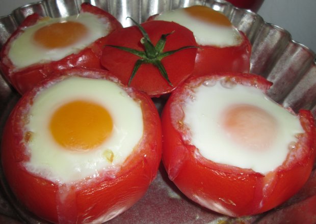 Fotografia przedstawiająca Zapiekane-nadziewane pomidory ( z kuchni włoskiej)