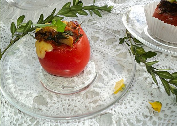 Fotografia przedstawiająca Zapiekane nadziewane pomidory