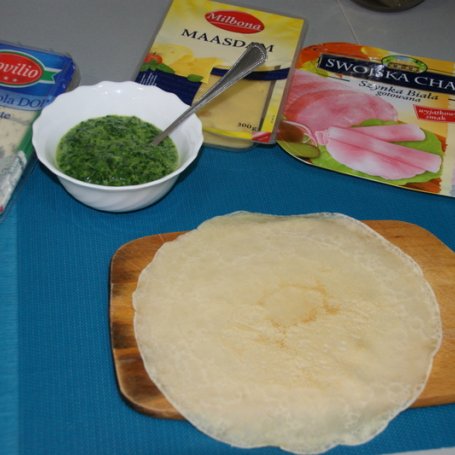 Krok 3 - Zapiekane naleśniki z szynką ,serem i szpinakiem. foto