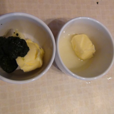 Krok 3 - Zapiekane piersi w jogurcie z masełkiem cytrynowo-bazyliowym foto