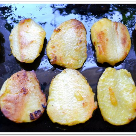 Krok 1 - Zapiekane plastry ziemniaków. foto
