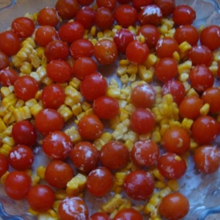 Krok 2 - Zapiekane pomidorki z kukurydzą foto