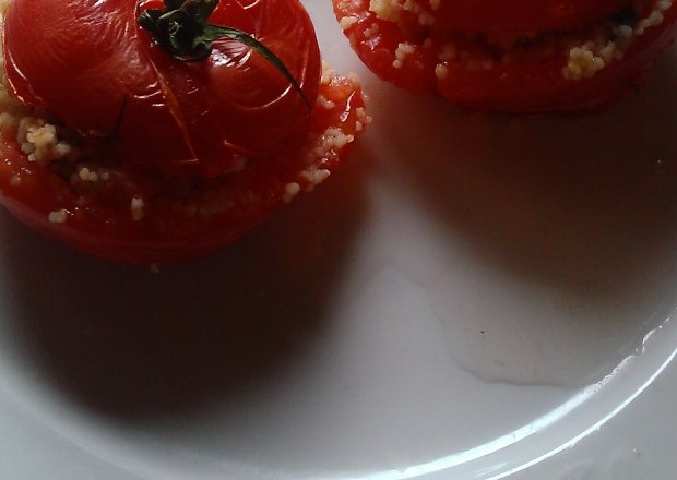 Fotografia przedstawiająca Zapiekane pomidory z kuskusem