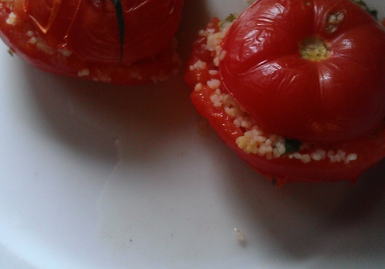 Zapiekane pomidory z kuskusem foto