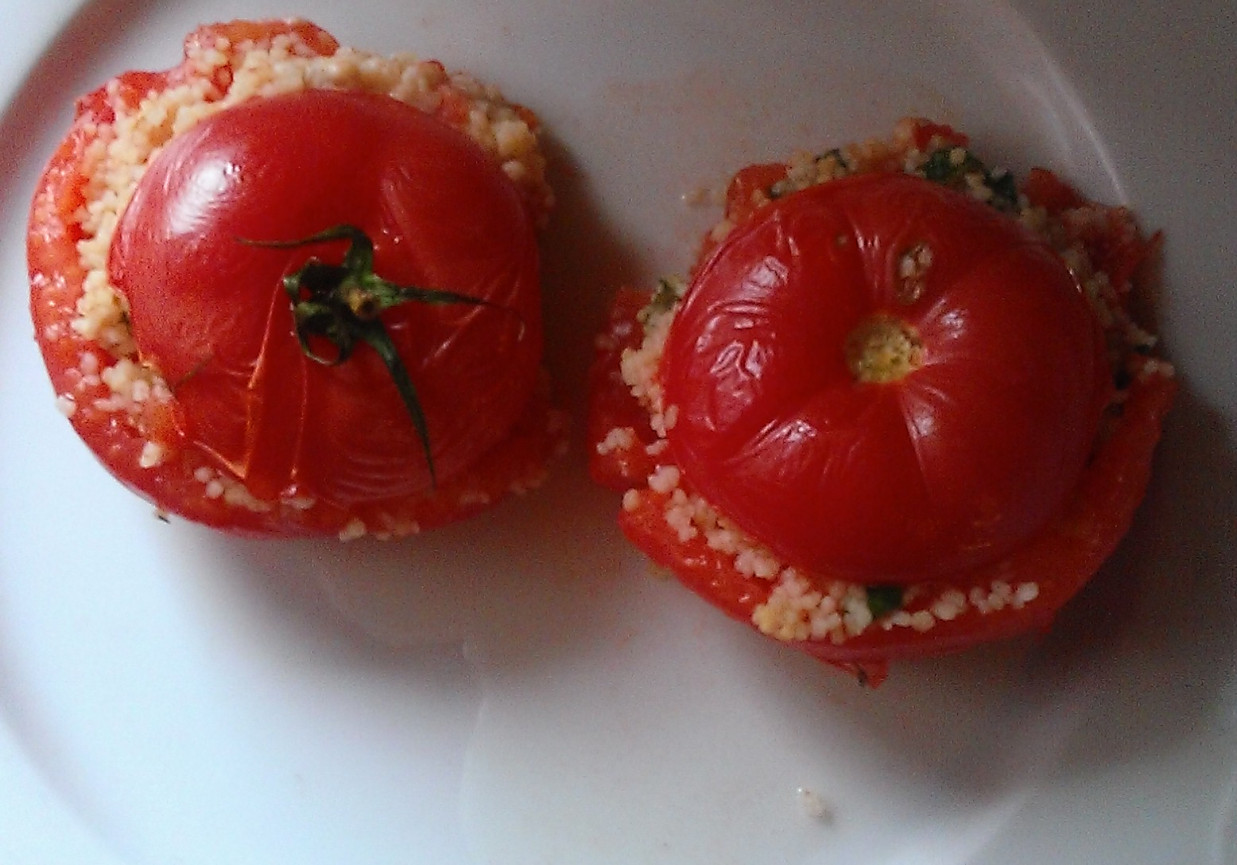Zapiekane pomidory z kuskusem foto