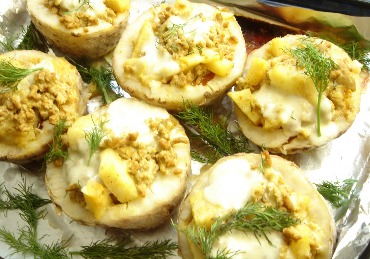 Zapiekane selery faszerowane mięsem i jogurtem foto