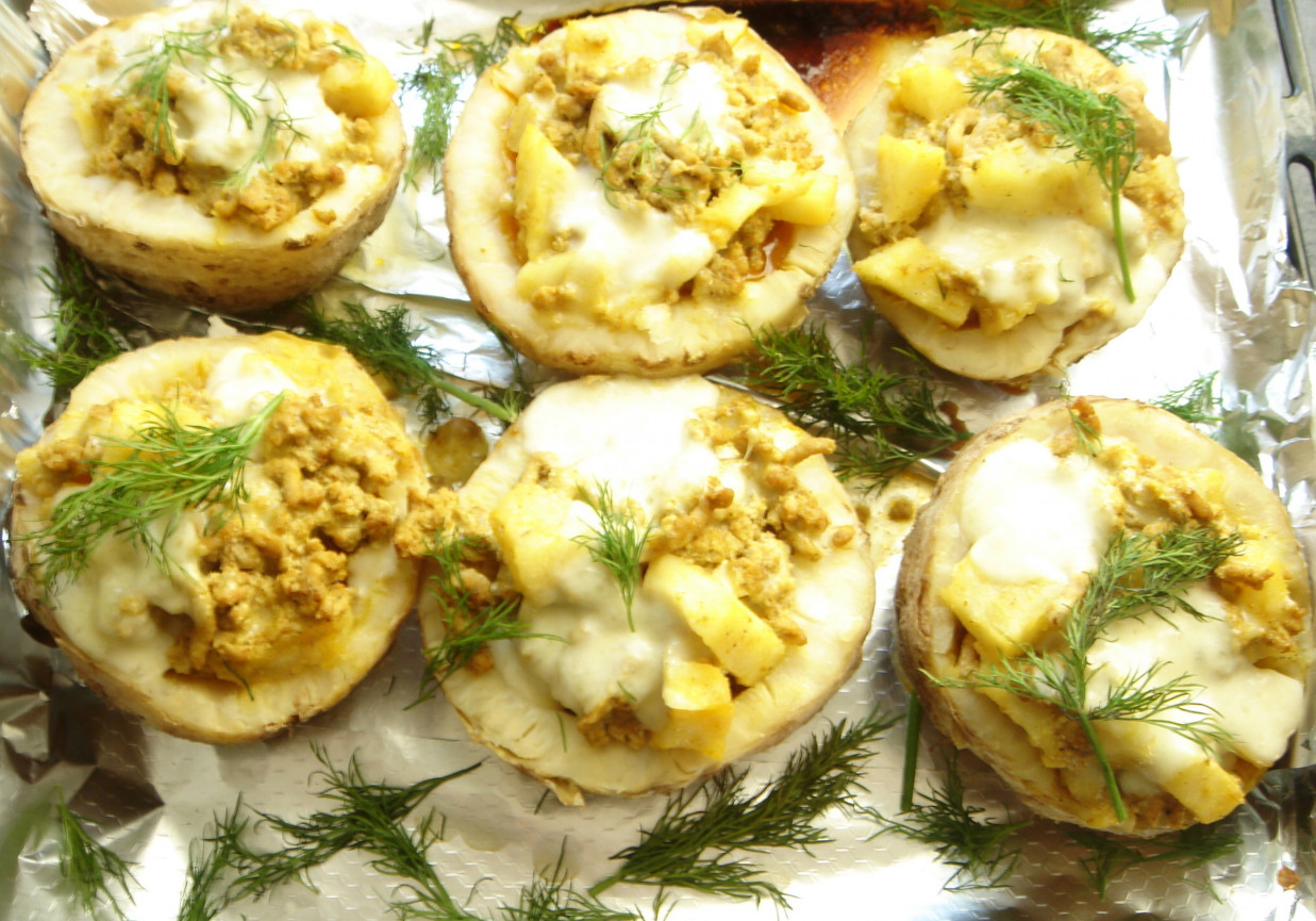 Zapiekane selery faszerowane mięsem i jogurtem foto